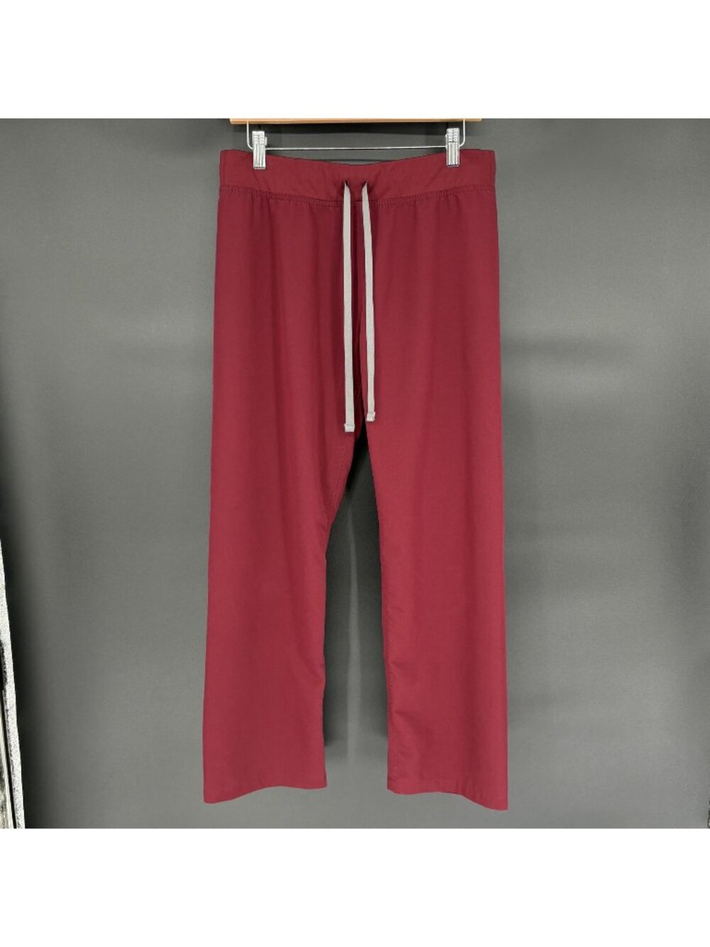 FIGS Women's Livingston Straight Leg Scrub Pants M Petite Burgundy Healthcare
